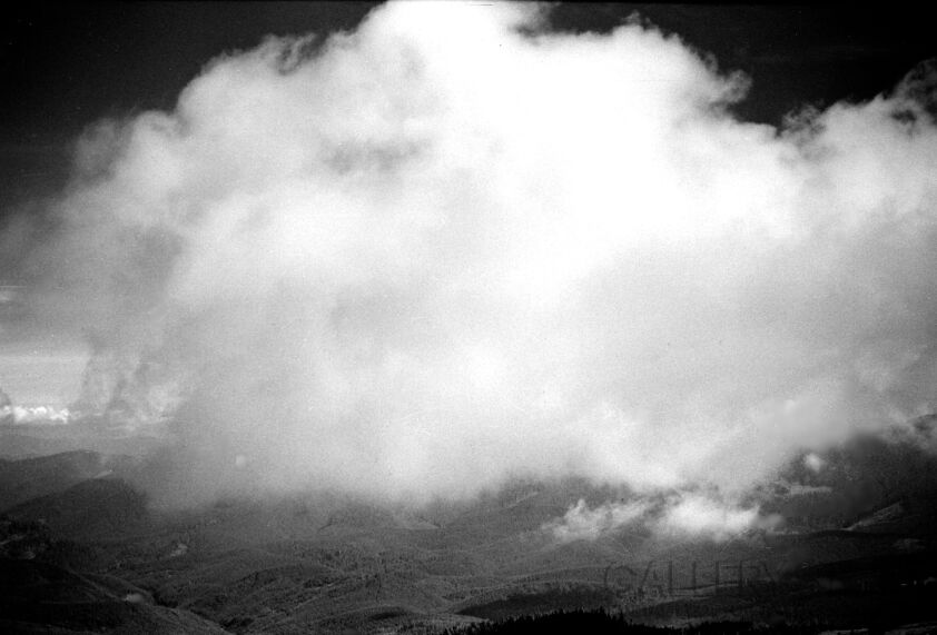 Magda Durda-biała chmura, czarne niebo-Fotografia
